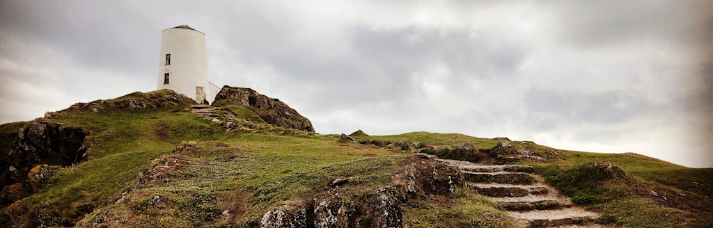 Ty Mawr lighthouse, Llanddwyn Island © Ceri Leigh 2022